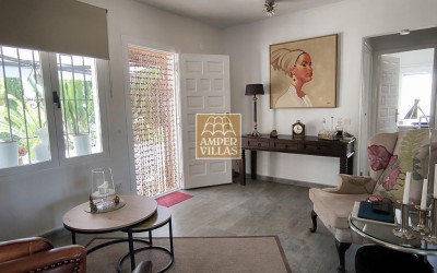 Lovely, cosy villa with a beautiful garden.